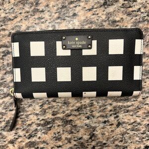 Kate Spade Zip Up Wallet
